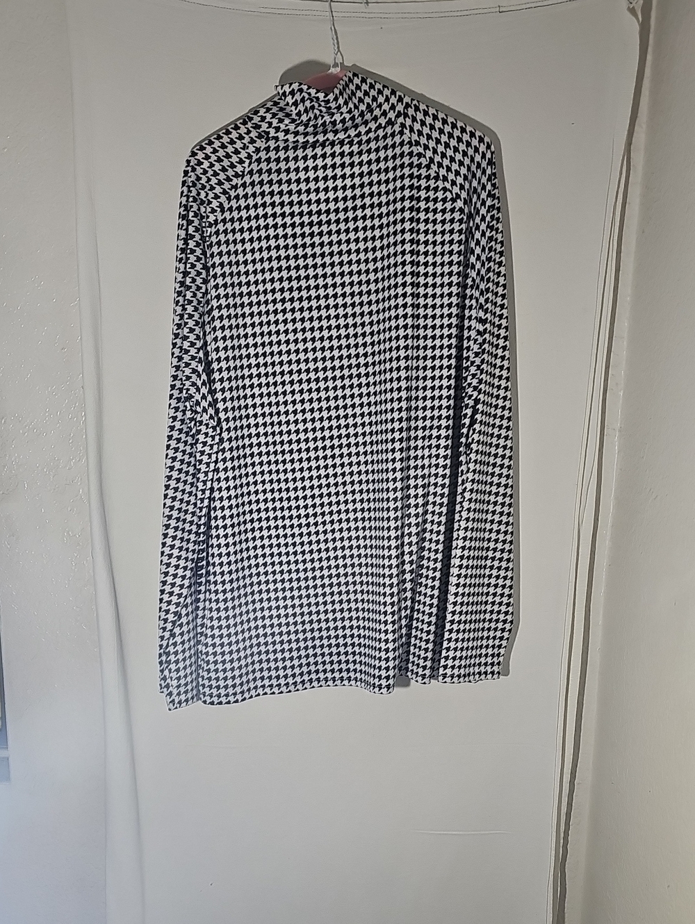 Men's Black & White Turtleneck Houndstooth Long Sleeve Shirt - Modern Fit
